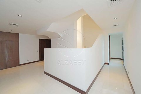 Villa in Al Gurm, Abu Dhabi, UAE 4 bedrooms, 1384 sq.m. № 615950 - photo 17