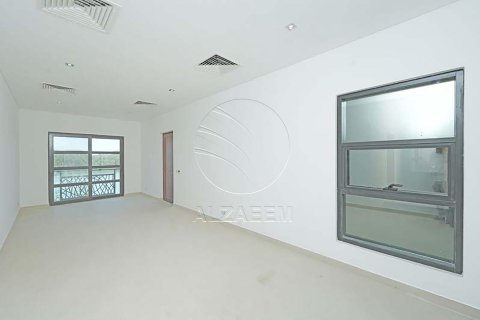 Villa in Al Gurm, Abu Dhabi, UAE 4 bedrooms, 1384 sq.m. № 615950 - photo 9