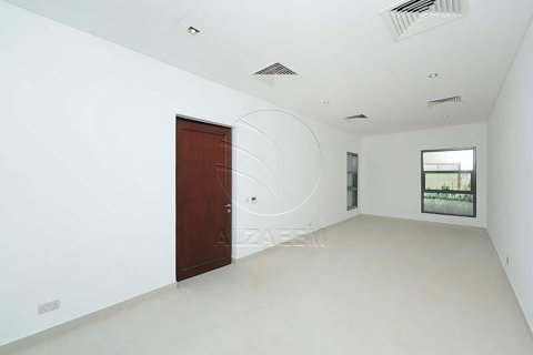 Villa in Al Gurm, Abu Dhabi, UAE 4 bedrooms, 1384 sq.m. № 615950 - photo 8