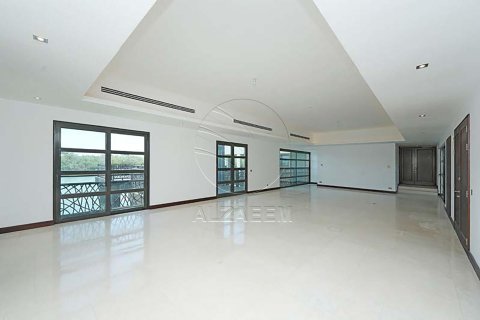 Villa in Al Gurm, Abu Dhabi, UAE 4 bedrooms, 1384 sq.m. № 615950 - photo 4
