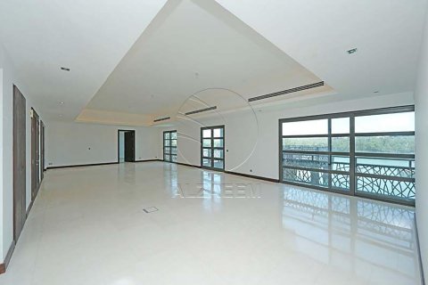 Villa in Al Gurm, Abu Dhabi, UAE 4 bedrooms, 1384 sq.m. № 615950 - photo 10