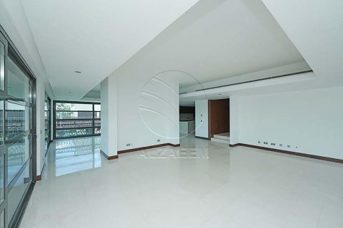 Villa in Al Gurm, Abu Dhabi, UAE 4 bedrooms, 1384 sq.m. № 615950 - photo 19