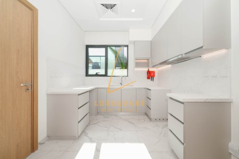 Vilë në Al Furjan, Dubai, Emiratet e Bashkuara Arabe 5 dhoma gjumi, 624 m2. № 694618 - Foto 8