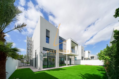 Vilë në Al Furjan, Dubai, Emiratet e Bashkuara Arabe 5 dhoma gjumi, 624 m2. № 694618 - Foto 9