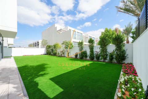 Vilë në Al Furjan, Dubai, Emiratet e Bashkuara Arabe 5 dhoma gjumi, 624 m2. № 694618 - Foto 13