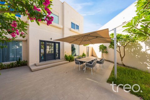 Villa en venta en Meadows, Dubai, EAU 6 dormitorios, 566.71 m2 № 753611 - foto 27