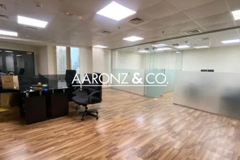 Office in Jumeirah Lake Towers, Dubai, UAE 107 sq.m. № 685620