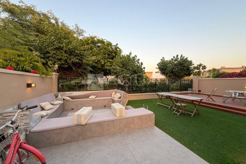 Зняти в оренду віллу в Serena, Дубай, ОАЕ 3 спальні, 213.2м2, № 685618 - фото 14