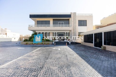 Villa comercial en Khalifa City, Abu Dhabi, EAU 1545 m² № 695504