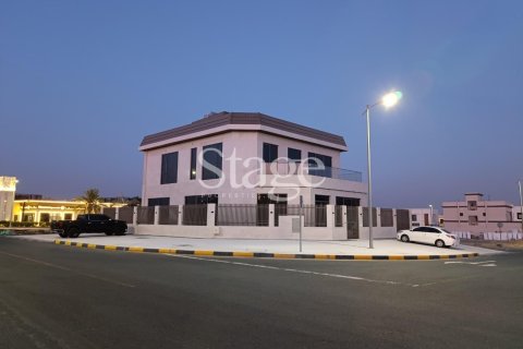 Villa asukohaga Tilal City, Sharjah, AÜE: 6 magamistoaga, 473 m² Nr 737415
