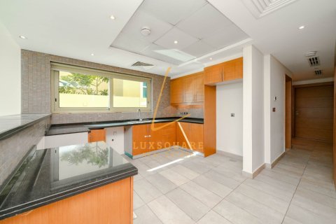 Vilă de închiriat în Jumeirah Park, Dubai, EAU 4 dormitoare, 511 mp.  №700865 - poză 6