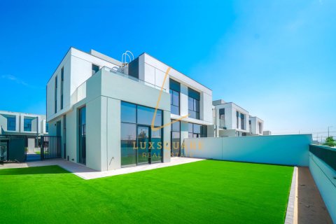 Зняти в оренду віллу в Al Furjan, Дубай, ОАЕ 4 спальні, 336м2, № 700870 - фото 1