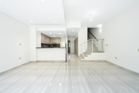 Снять в аренду таунхаус в DAMAC Hills (Akoya by DAMAC), Дубай, ОАЭ 4 спальни, 177.41м2, № 749679 - фото 3