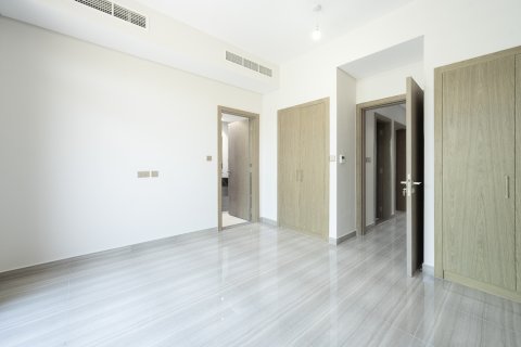 Снять в аренду таунхаус в DAMAC Hills (Akoya by DAMAC), Дубай, ОАЭ 4 спальни, 177.41м2, № 749679 - фото 6