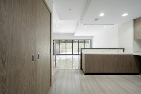 Снять в аренду таунхаус в DAMAC Hills (Akoya by DAMAC), Дубай, ОАЭ 4 спальни, 177.41м2, № 749679 - фото 2