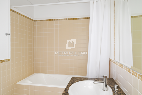 Apartment in Jumeirah Beach Residence, Dubai, UAE 2 bedrooms, 120 sq.m. № 593528 - photo 11