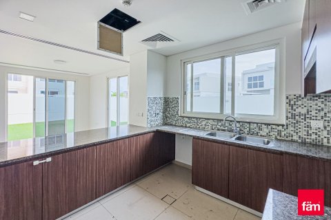 Casa urbana para arrendamento em Dubai, EAU 4 quartos, 391.1 m2 № 725976 - foto 8