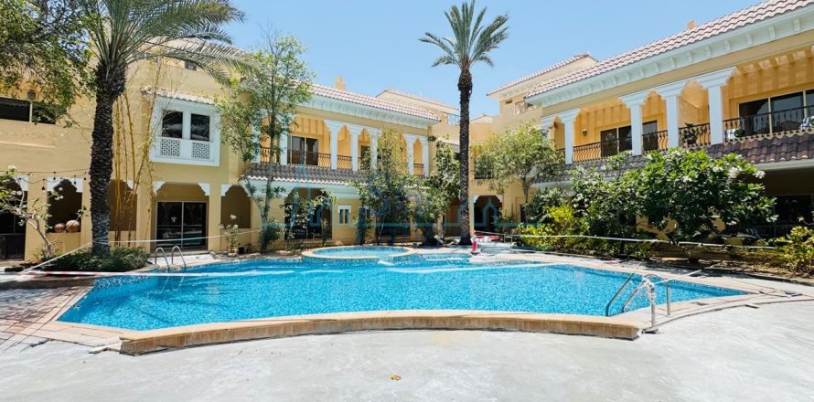 Villa i Jumeirah, Dubai, UAE 4 soveværelser, 325 kvm № 686604