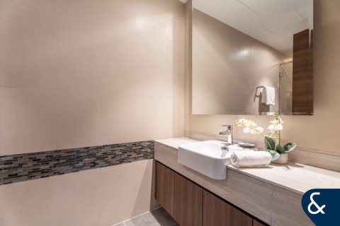 Appartamento in vendita a Downtown Dubai (Downtown Burj Dubai), Dubai, EAU 2 camere da letto, 128 mq. № 666864 - foto 13