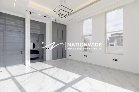 Villa in Abu Dhabi, UAE 6 bedrooms, 970 sq.m. № 647178 - photo 8