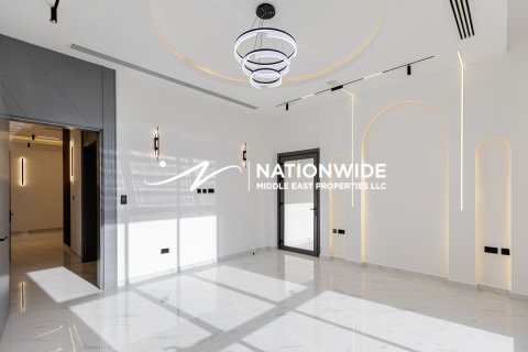 Villa in Abu Dhabi, UAE 6 bedrooms, 970 sq.m. № 647178 - photo 13