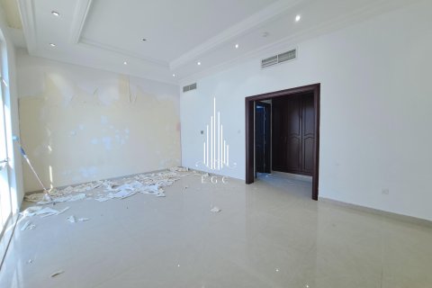 Зняти в оренду віллу в Аль-Батин, Абу-Даби, ОАЕ 5 спалень, 319.1м2, № 561244 - фото 22