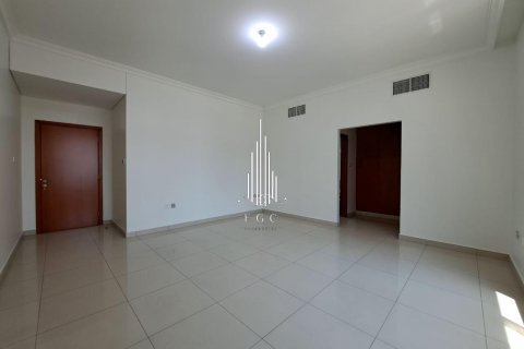 Зняти в оренду квартиру в Tourist Club Area, Абу-Даби, ОАЕ 4 спальні, 291.9м2, № 561245 - фото 5