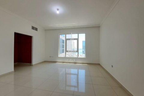 Зняти в оренду квартиру в Tourist Club Area, Абу-Даби, ОАЕ 4 спальні, 291.9м2, № 561245 - фото 4