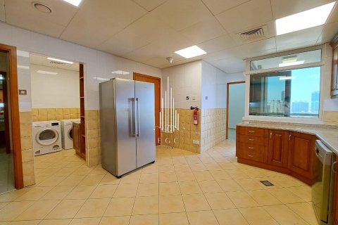 Зняти в оренду квартиру в Tourist Club Area, Абу-Даби, ОАЕ 4 спальні, 291.9м2, № 561245 - фото 20
