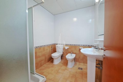 Зняти в оренду квартиру в Tourist Club Area, Абу-Даби, ОАЕ 4 спальні, 291.9м2, № 561245 - фото 11