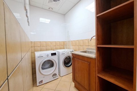Зняти в оренду квартиру в Tourist Club Area, Абу-Даби, ОАЕ 4 спальні, 291.9м2, № 561245 - фото 21