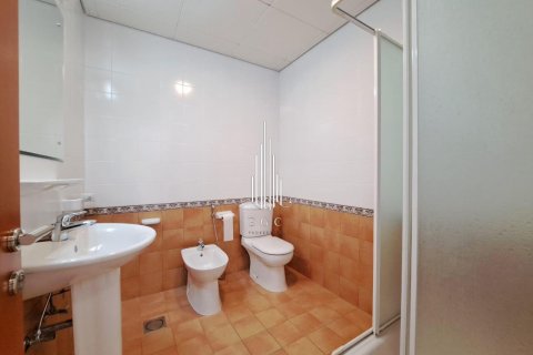 Зняти в оренду квартиру в Tourist Club Area, Абу-Даби, ОАЕ 4 спальні, 291.9м2, № 561245 - фото 8