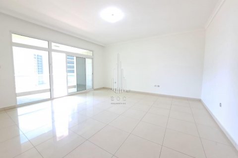 Зняти в оренду квартиру в Tourist Club Area, Абу-Даби, ОАЕ 4 спальні, 291.9м2, № 561245 - фото 15