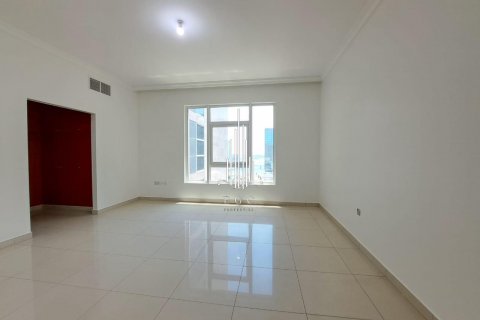 Зняти в оренду квартиру в Tourist Club Area, Абу-Даби, ОАЕ 4 спальні, 291.9м2, № 561245 - фото 2