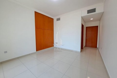 Зняти в оренду квартиру в Tourist Club Area, Абу-Даби, ОАЕ 4 спальні, 291.9м2, № 561245 - фото 9