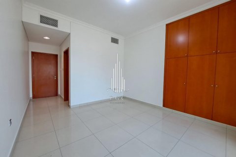 Зняти в оренду квартиру в Tourist Club Area, Абу-Даби, ОАЕ 4 спальні, 291.9м2, № 561245 - фото 12
