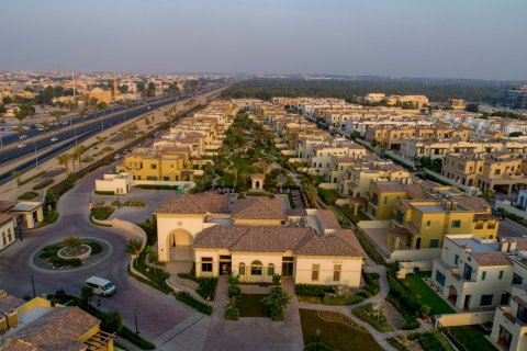 Townhouse sa Mirdif, Dubai, UAE 2 silid-tulugan, 260 sq.m. № 704596