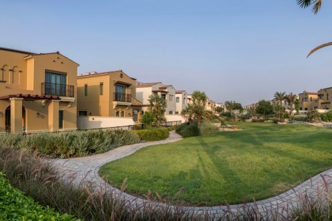 Radový dom v Mirdif, Dubai, SAE 2 spálne, 260 m2 č. 704596 - Fotografia 4