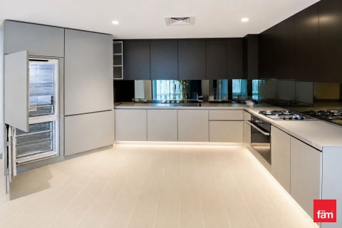 Apartment in Business Bay, Dubai, UAE 1 bedroom, 74.6 sq.m. № 715656 - photo 4