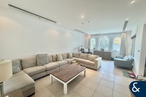 וילה להשכרה ב Jumeirah Park, Dubai, איחוד האמירויות 3 חדרי שינה, 285 מ"ר, מספר 668555 - תמונה 3