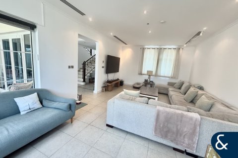 וילה להשכרה ב Jumeirah Park, Dubai, איחוד האמירויות 3 חדרי שינה, 285 מ"ר, מספר 668555 - תמונה 4