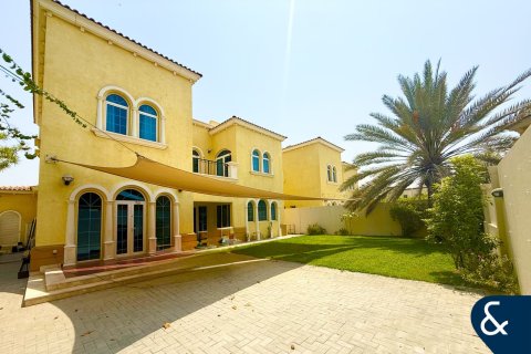 וילה להשכרה ב Jumeirah Park, Dubai, איחוד האמירויות 3 חדרי שינה, 285 מ"ר, מספר 668555 - תמונה 1