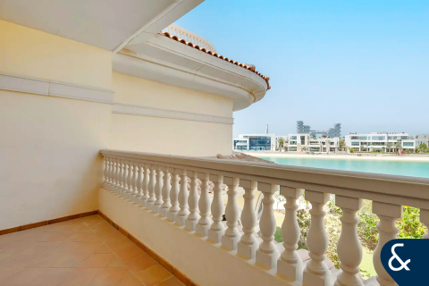 Villa in Palm Jumeirah, Dubai, UAE 5 bedrooms, 697 sq.m. № 668556 - photo 13