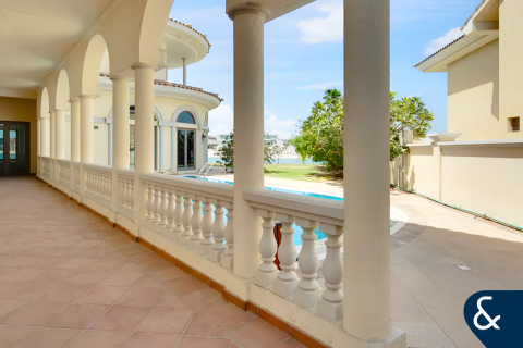 Villa in Palm Jumeirah, Dubai, UAE 5 bedrooms, 697 sq.m. № 668556 - photo 9