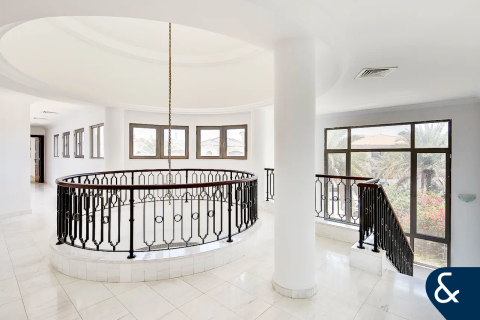 Villa in Palm Jumeirah, Dubai, UAE 5 bedrooms, 697 sq.m. № 668556 - photo 5