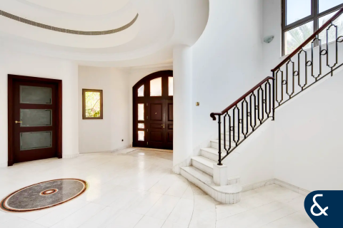 Villa in Palm Jumeirah, Dubai, UAE 5 bedrooms, 697 sq.m. № 668556 - photo 8