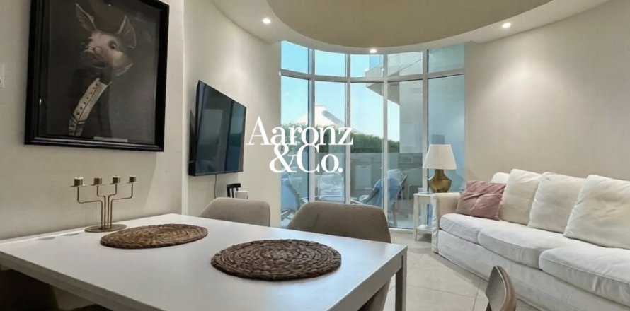 Apartment in Al Furjan, Dubai, UAE 2 bedrooms, 93 sq.m. № 717856