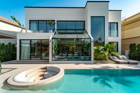 Villa en venta en Jumeirah Islands, Dubai, EAU 5 dormitorios, 548 m2 № 696154 - foto 2