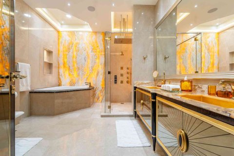 Villa in Dubai, UAE 6 bedrooms, 3054 sq.m. № 696159 - photo 12