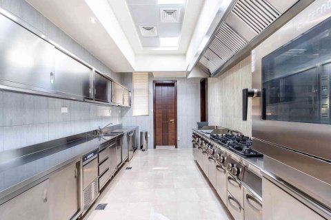 Villa in Dubai, UAE 6 bedrooms, 3054 sq.m. № 696159 - photo 29